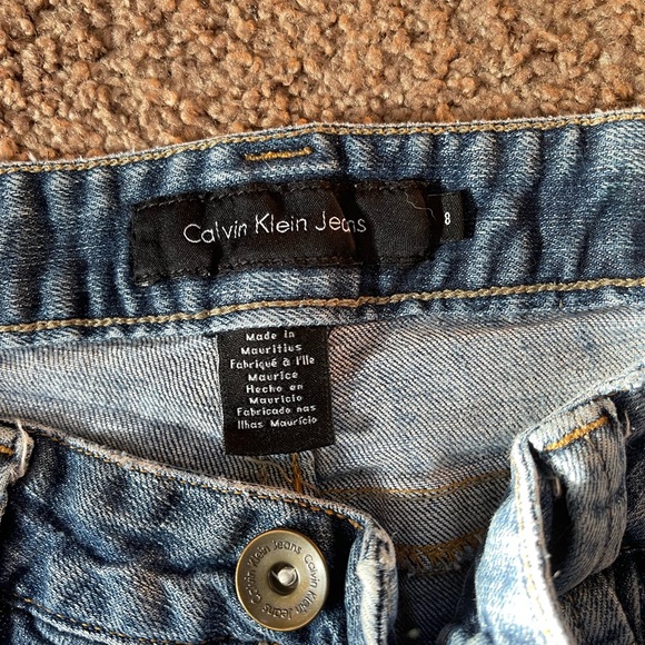 Calvin Klein - Picture 2 of 4